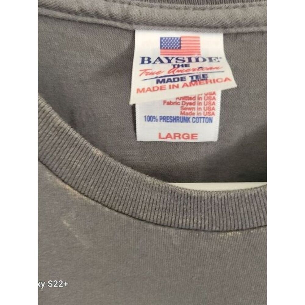 Gray T shirt with John Deere Green and Yellow Logo Emblem - Picture 5 of 6